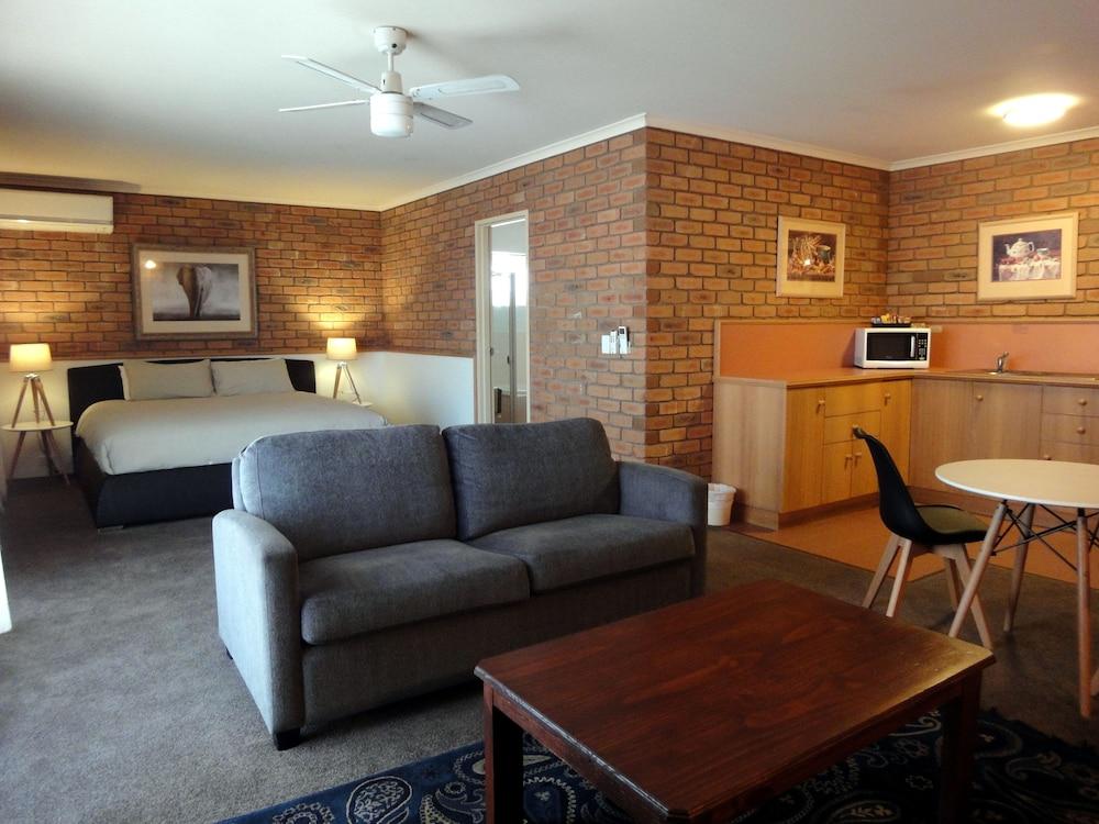 Summerhill Motor Inn (Adults Only) Merimbula Kültér fotó