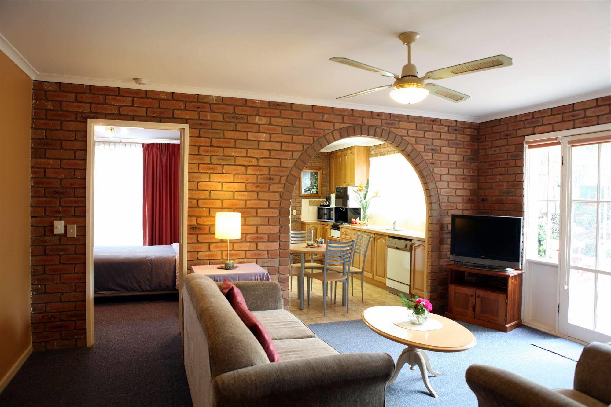 Summerhill Motor Inn (Adults Only) Merimbula Kültér fotó